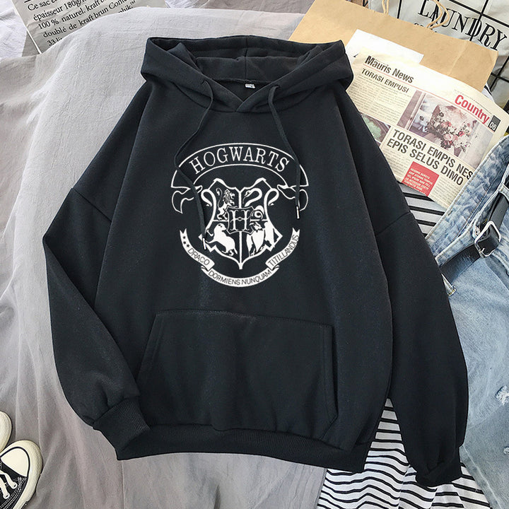 Kvinnors hooded sweatshirt med konstnärlig Hogwarts-design Mirla-Eva Jonsson