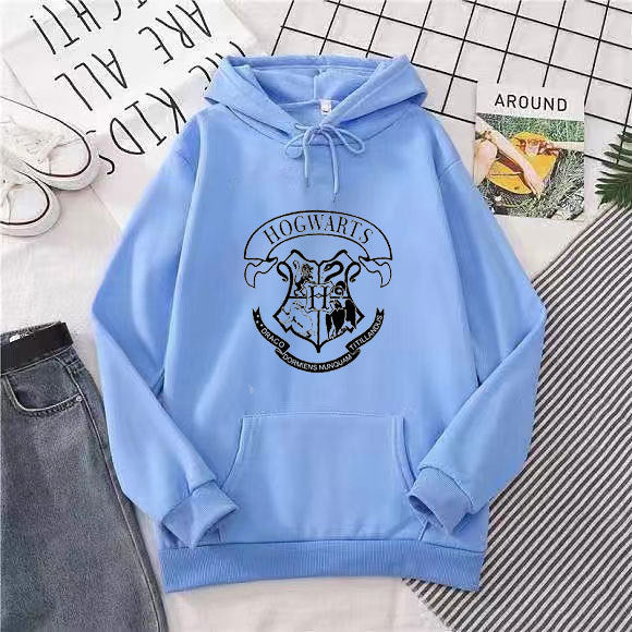Kvinnors hooded sweatshirt med konstnärlig Hogwarts-design Mirla-Eva Jonsson