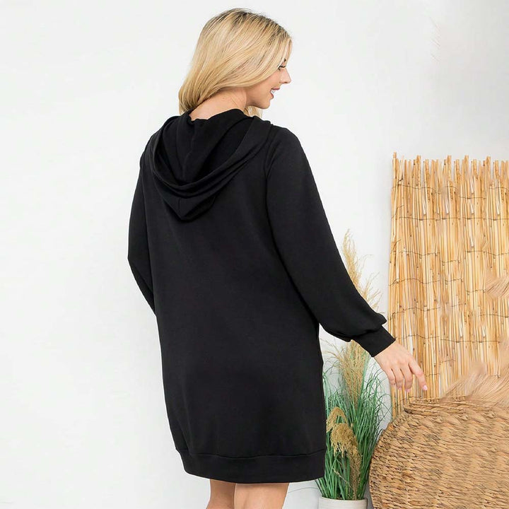 Kvinnors hoodie klänning med eleganta puffärmar och praktisk känguruficka Mirla-Eva Jonsson