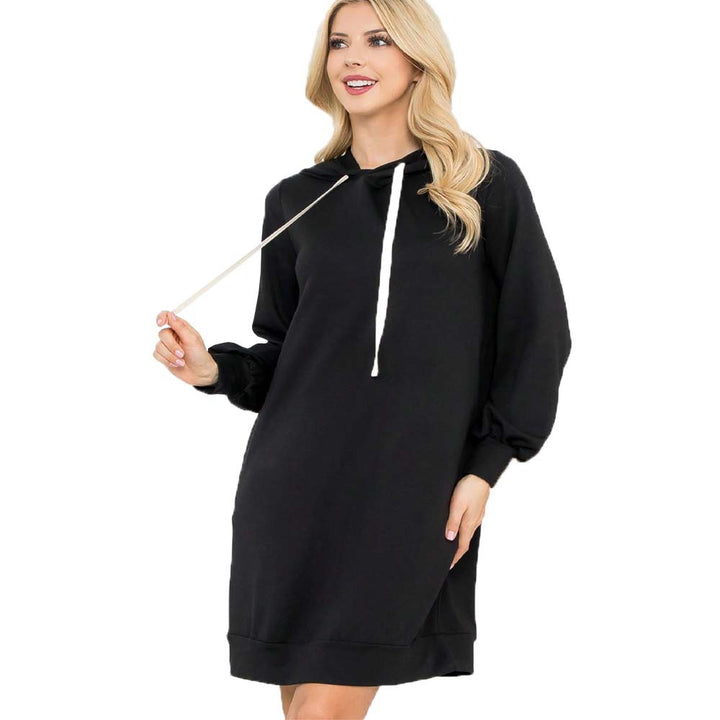 Kvinnors hoodie klänning med eleganta puffärmar och praktisk känguruficka Mirla-Eva Jonsson