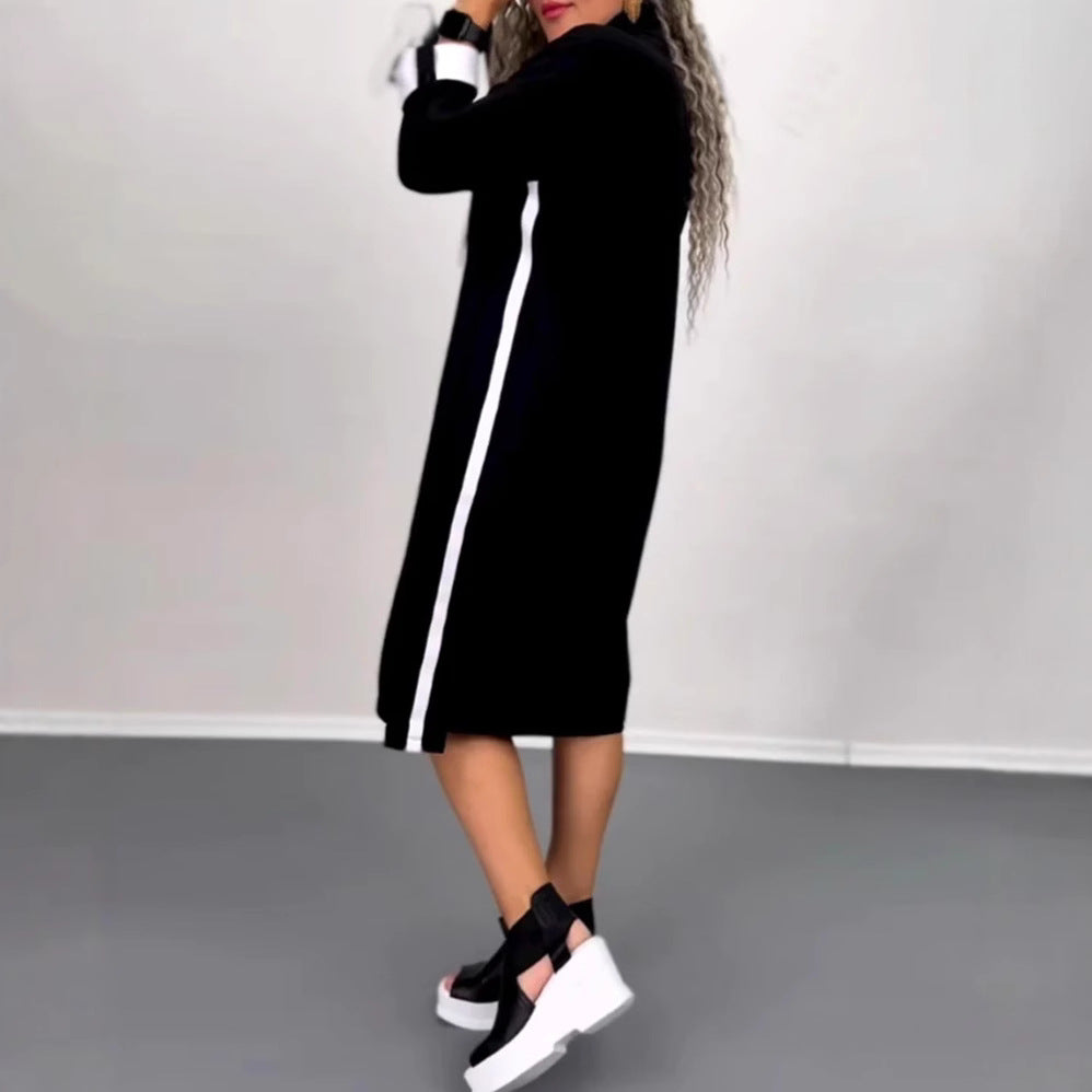 Kvinnors hoodie-klänning med sidofickor och stiligt färgkontrast Mirla-Eva Jonsson