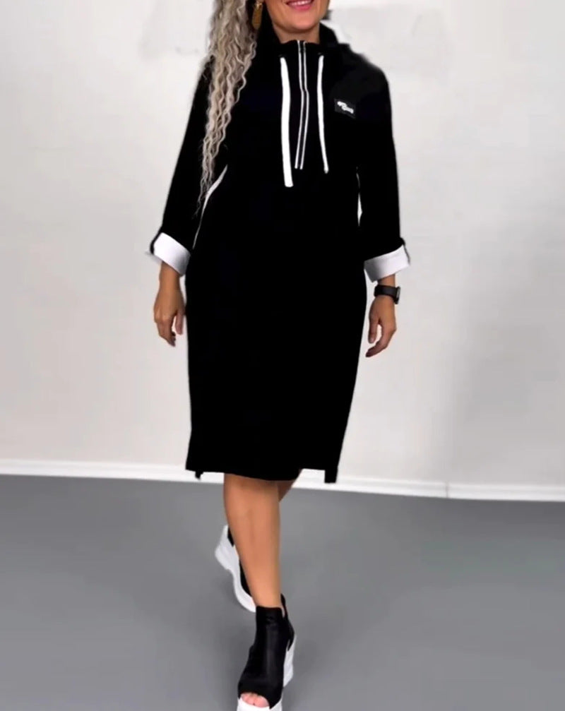 Kvinnors hoodie-klänning med sidofickor och stiligt färgkontrast Mirla-Eva Jonsson