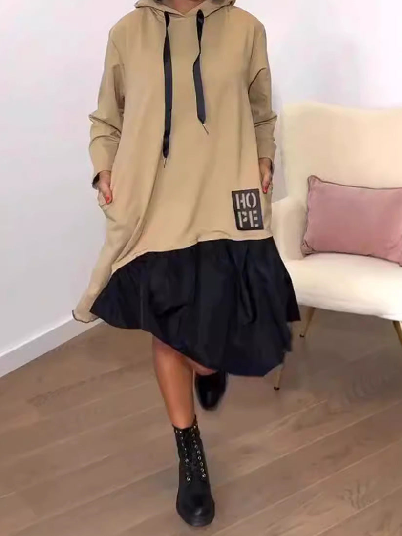 Kvinnors hoodie klänning med voluminös kjol och praktiska fickor Mirla-Eva Jonsson