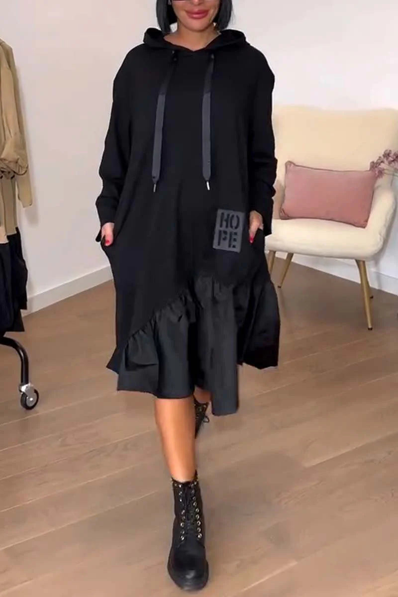 Kvinnors hoodie klänning med voluminös kjol och praktiska fickor Mirla-Eva Jonsson
