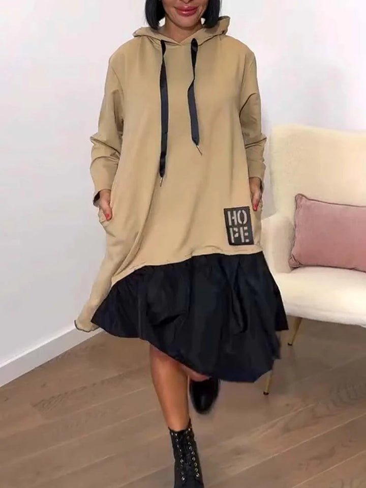 Kvinnors hoodie klänning med voluminös kjol och praktiska fickor Mirla-Eva Jonsson