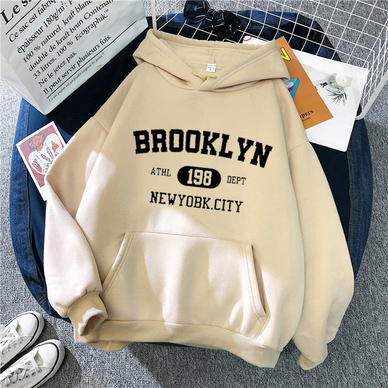 Kvinnors hoodie med avslappnad Brooklyn-design Mirla-Eva Jonsson
