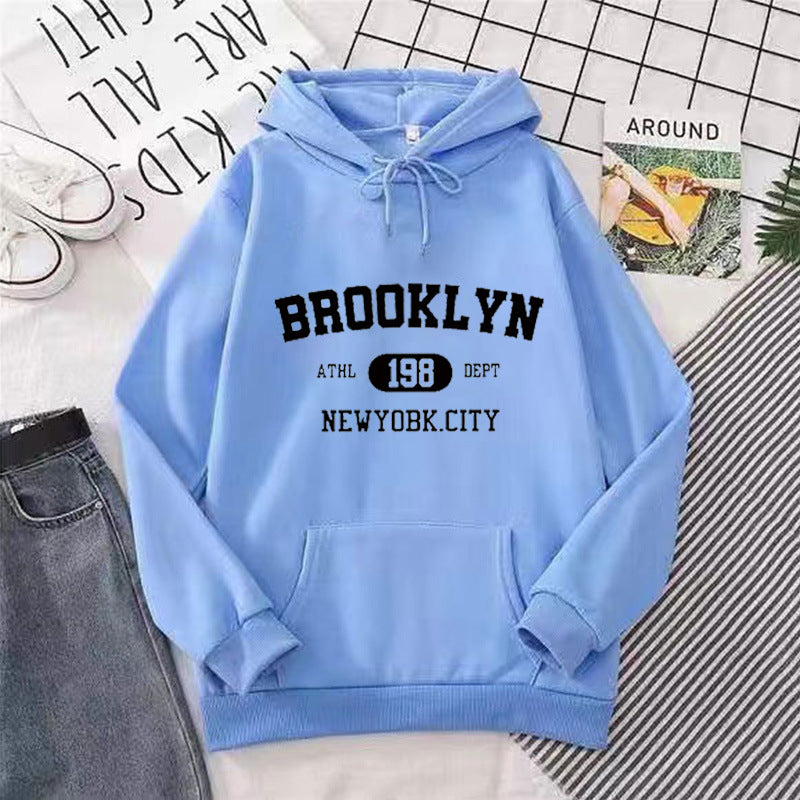 Kvinnors hoodie med avslappnad Brooklyn-design Mirla-Eva Jonsson