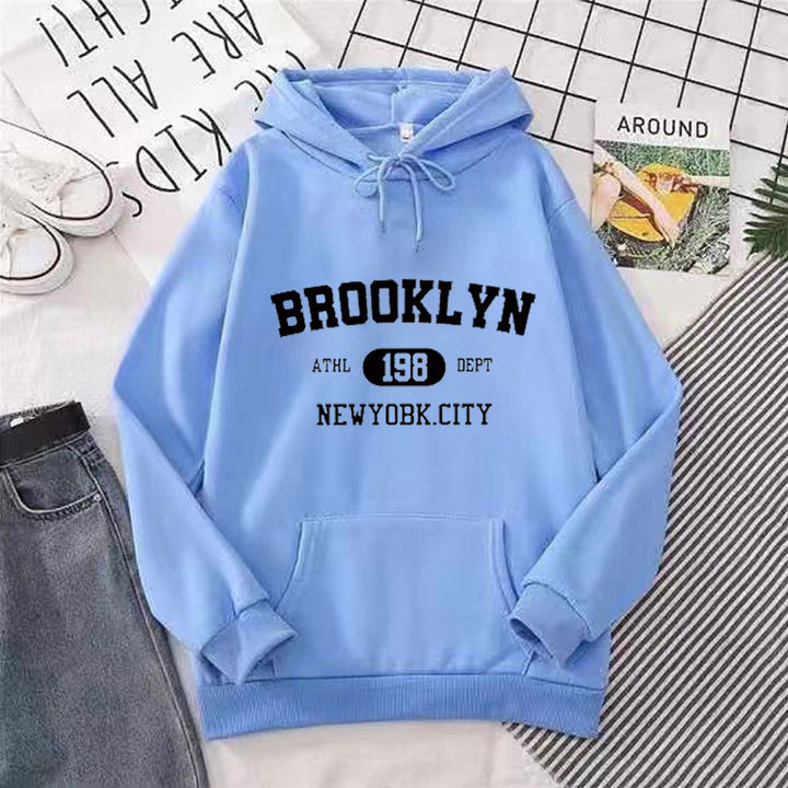 Kvinnors hoodie med avslappnad Brooklyn-design Mirla-Eva Jonsson