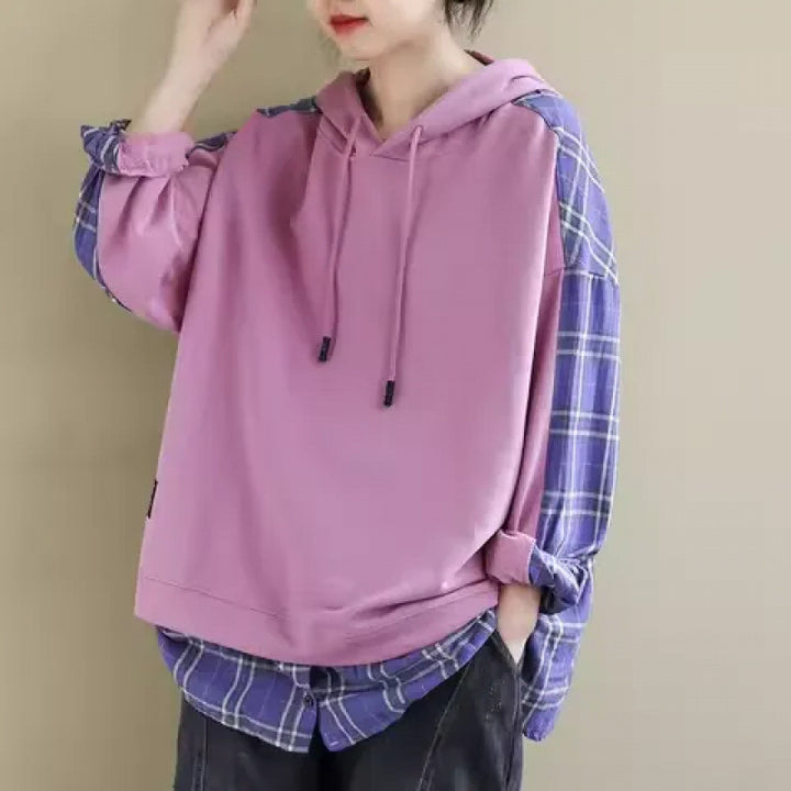 Kvinnors hoodie med avslappnad rutig applikation och mjuk innerfoder Mirla-Eva Jonsson