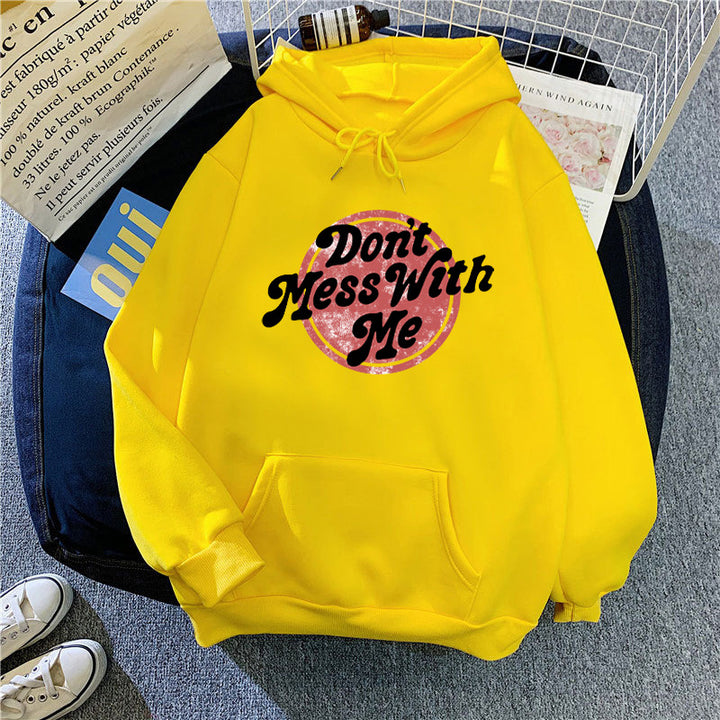 Kvinnors hoodie med avslappnad statementsdesign Mirla-Eva Jonsson
