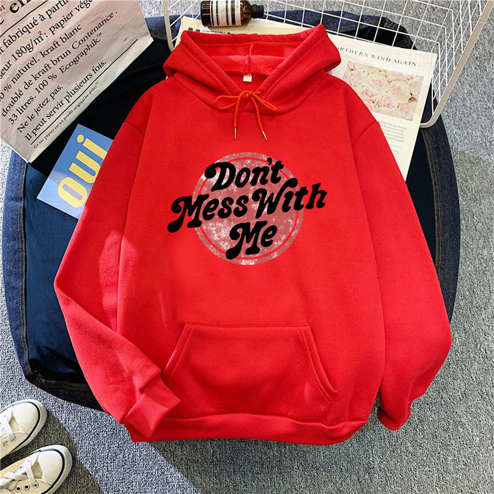 Kvinnors hoodie med avslappnad statementsdesign Mirla-Eva Jonsson