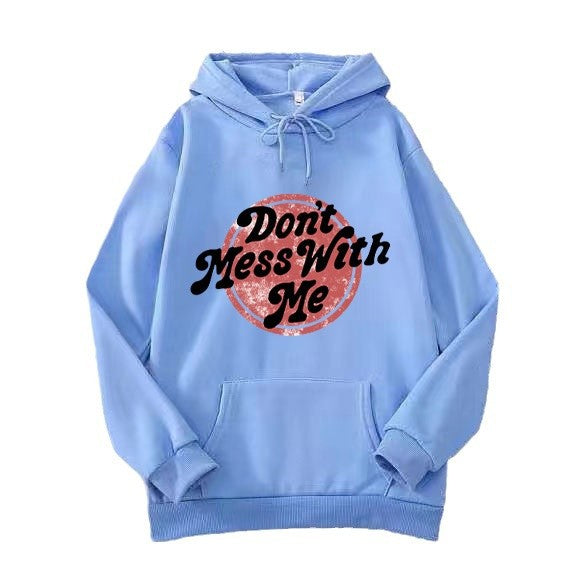 Kvinnors hoodie med avslappnad statementsdesign Mirla-Eva Jonsson