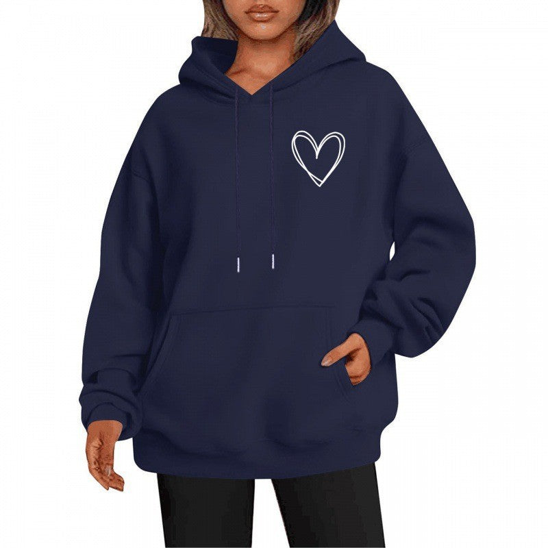 Kvinnors hoodie med coolt hjärtmotiv Mirla-Eva Jonsson