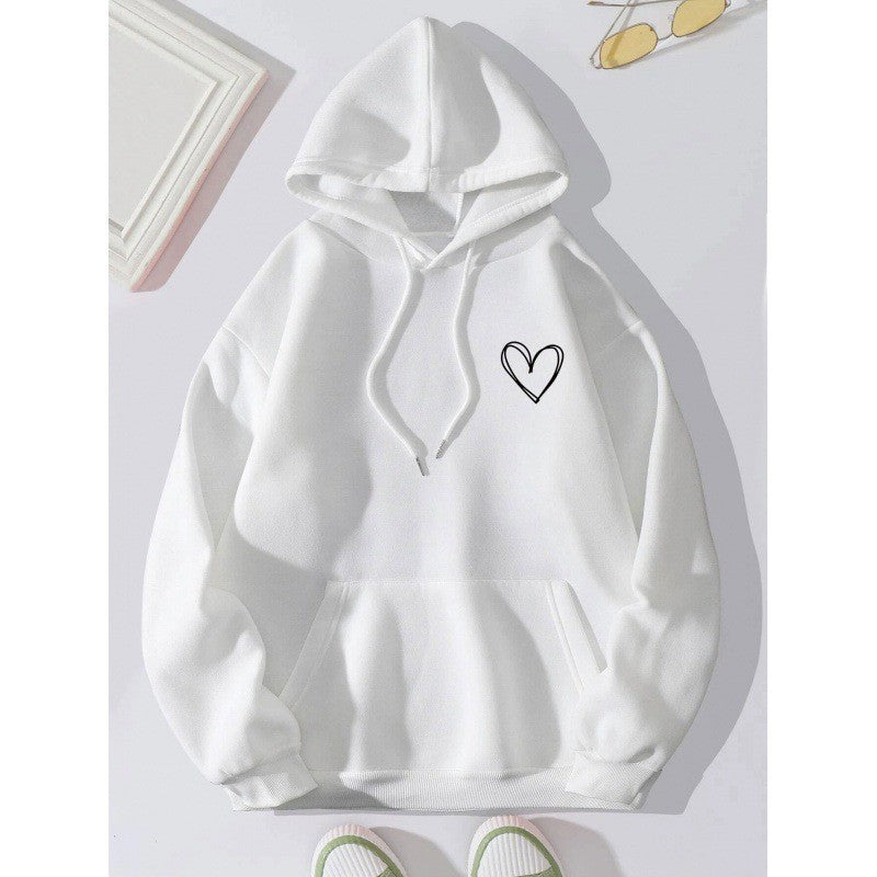 Kvinnors hoodie med coolt hjärtmotiv Mirla-Eva Jonsson