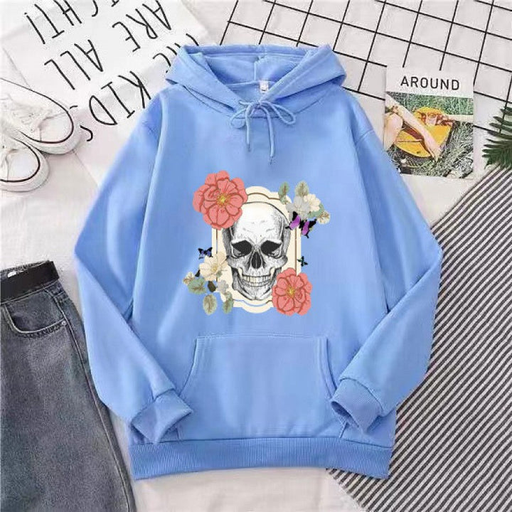 Kvinnors hoodie med detaljerad skalledesign och blommönster Mirla-Eva Jonsson