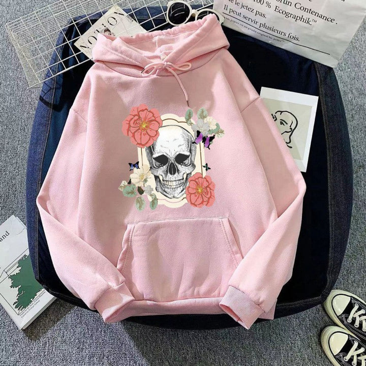 Kvinnors hoodie med detaljerad skalledesign och blommönster Mirla-Eva Jonsson