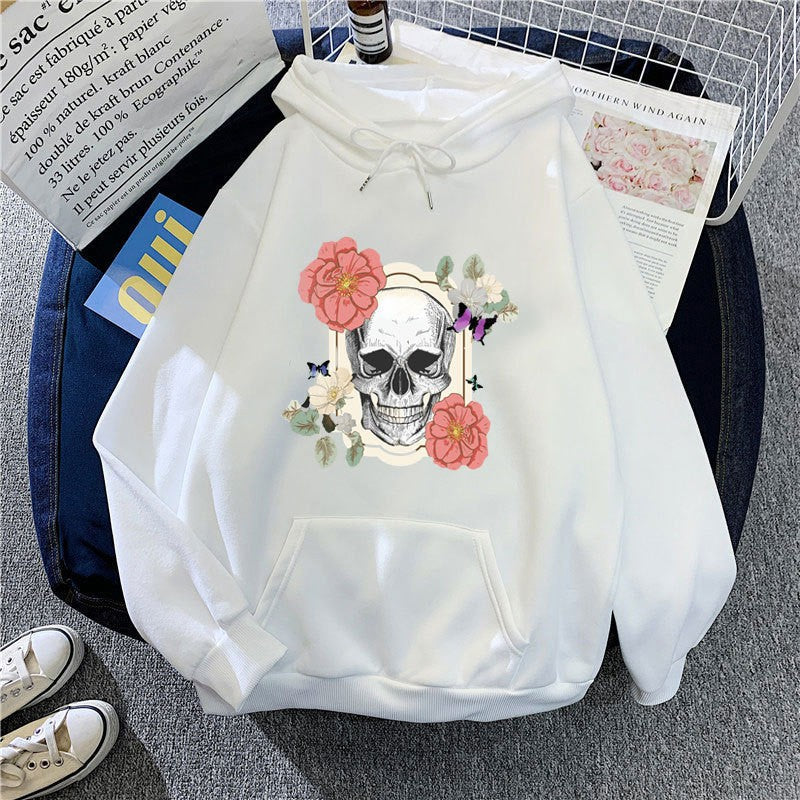 Kvinnors hoodie med detaljerad skalledesign och blommönster Mirla-Eva Jonsson