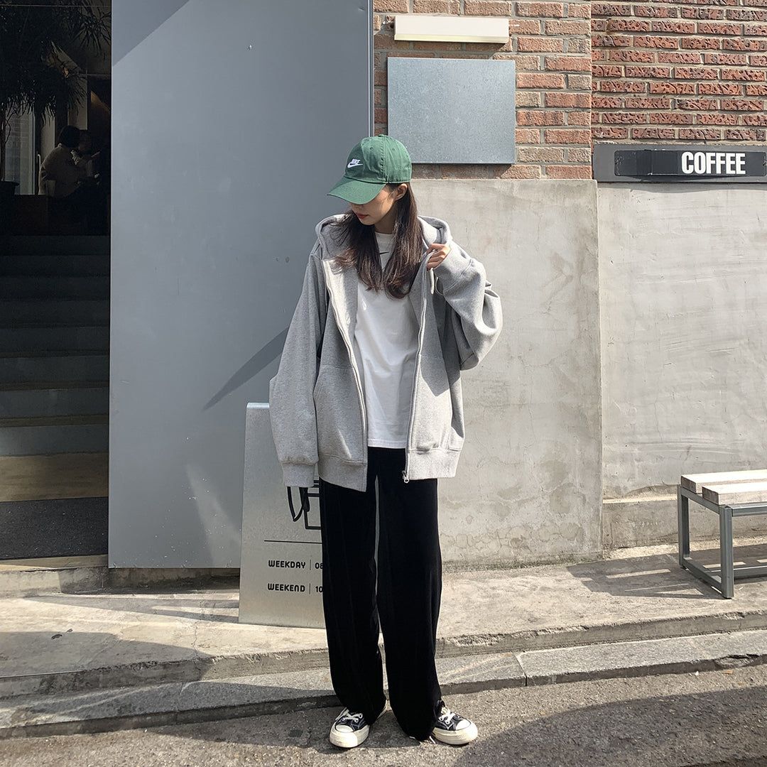 Kvinnors hoodie med en oversized passform och praktiska fickor-Eva Jonsson