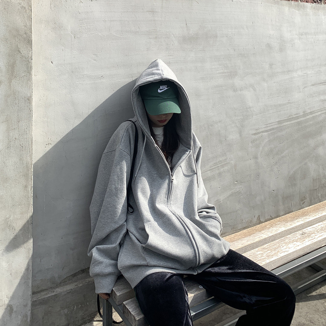 Kvinnors hoodie med en oversized passform och praktiska fickor-Eva Jonsson