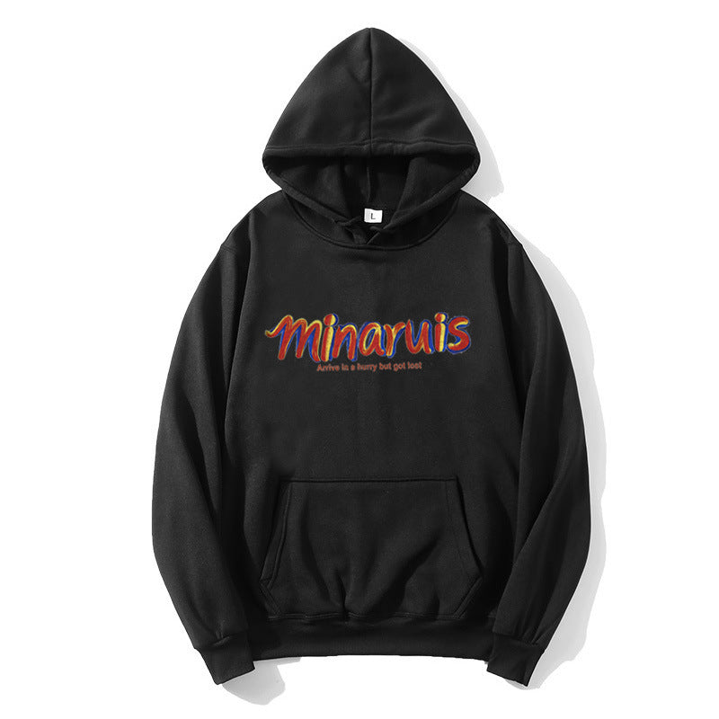 Kvinnors hoodie med färgglad text Mirla-Eva Jonsson
