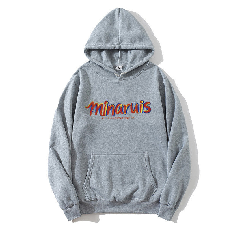 Kvinnors hoodie med färgglad text Mirla-Eva Jonsson
