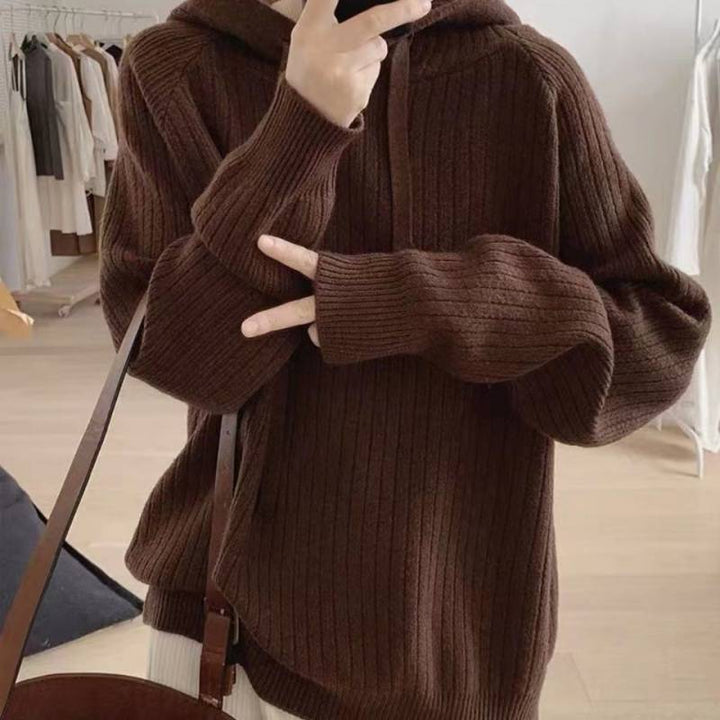 Kvinnors hoodie med fin ribbad textur och avslappnad passform Mirla-Eva Jonsson