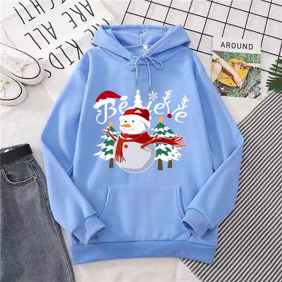 Kvinnors hoodie med glädjefyllt julmotiv Mirla-Eva Jonsson