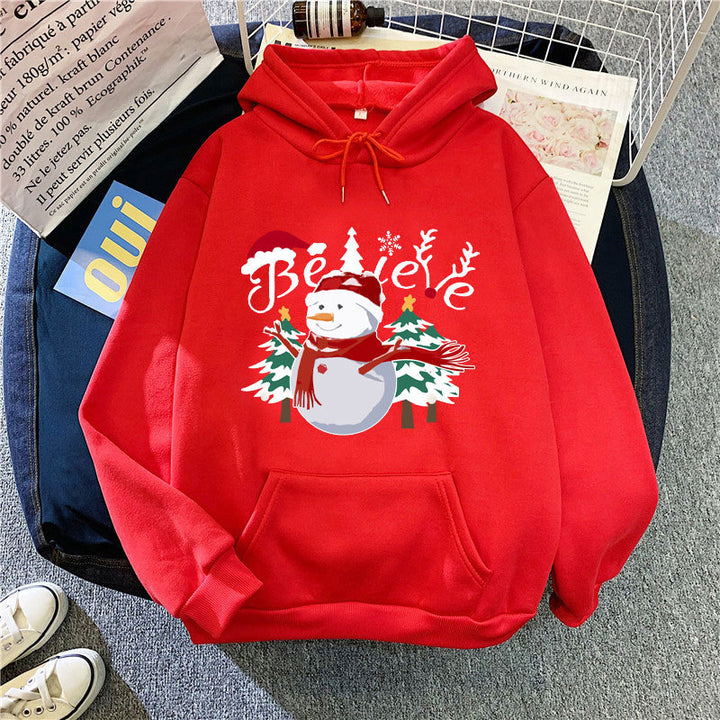 Kvinnors hoodie med glädjefyllt julmotiv Mirla-Eva Jonsson