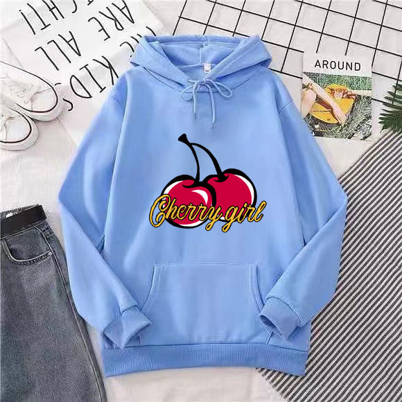 Kvinnors hoodie med glatt körsbärsmotiv Mirla-Eva Jonsson
