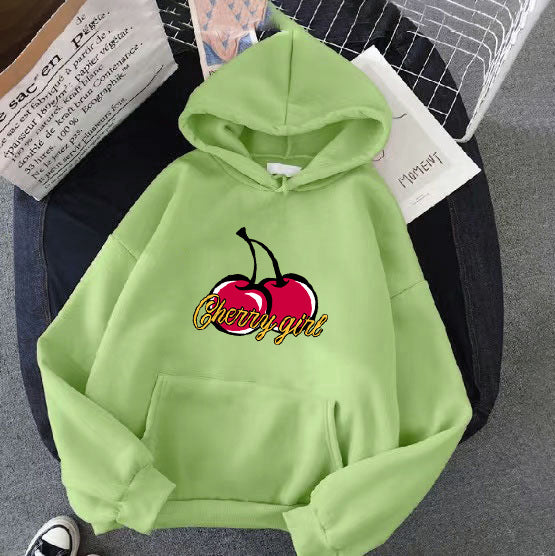 Kvinnors hoodie med glatt körsbärsmotiv Mirla-Eva Jonsson