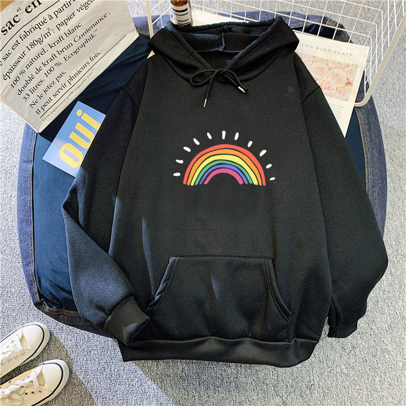 Kvinnors hoodie med glatt regnbågsmotiv Mirla-Eva Jonsson