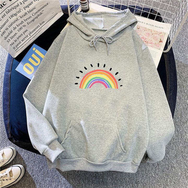 Kvinnors hoodie med glatt regnbågsmotiv Mirla-Eva Jonsson