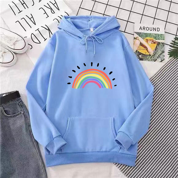 Kvinnors hoodie med glatt regnbågsmotiv Mirla-Eva Jonsson