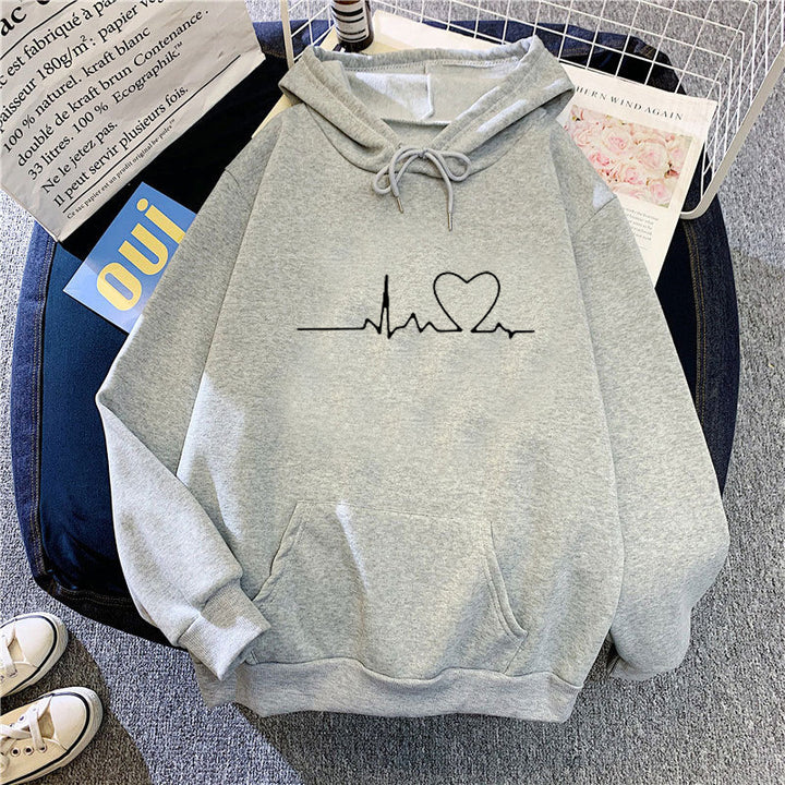 Kvinnors hoodie med hjärtslagsmotiv Mirla-Eva Jonsson