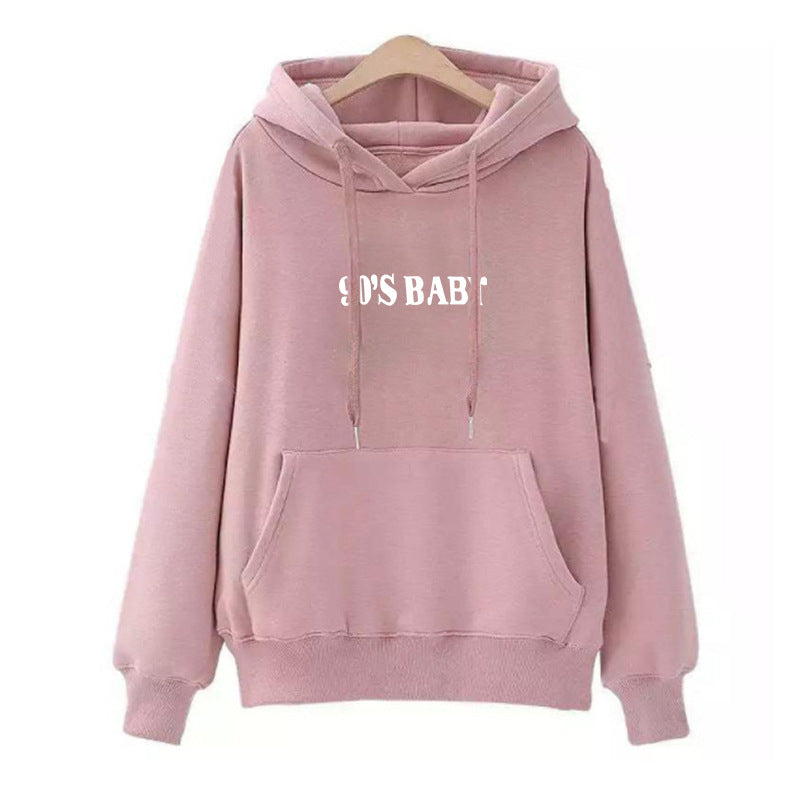 Kvinnors hoodie med iögonfallande 90-talstryck Mirla-Eva Jonsson