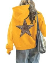 Kvinnors hoodie med iögonfallande leopardstjärndesign Mirla-Eva Jonsson