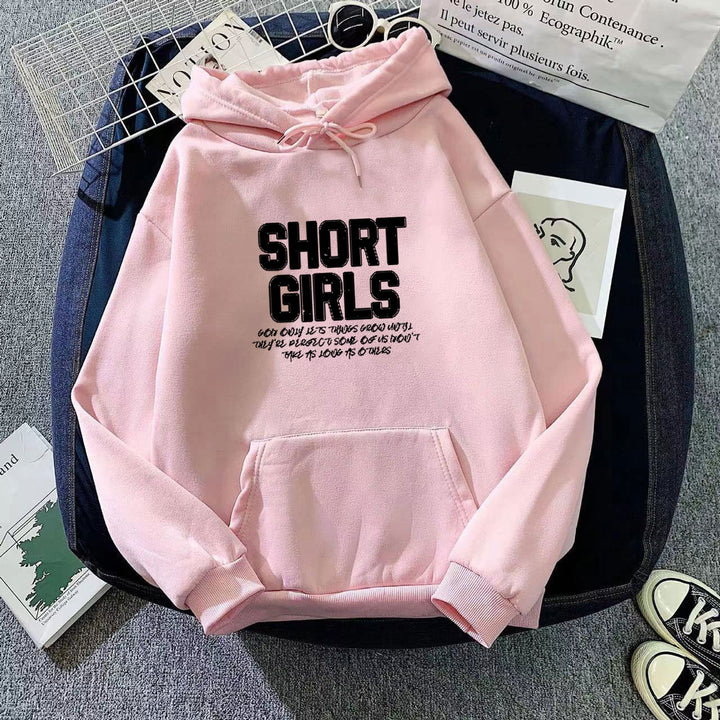 Kvinnors hoodie med iögonfallande text Mirla-Eva Jonsson
