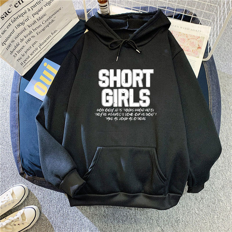 Kvinnors hoodie med iögonfallande text Mirla-Eva Jonsson