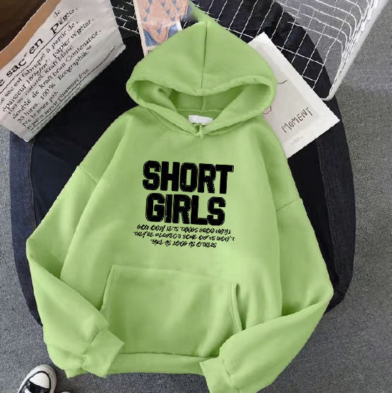 Kvinnors hoodie med iögonfallande text Mirla-Eva Jonsson