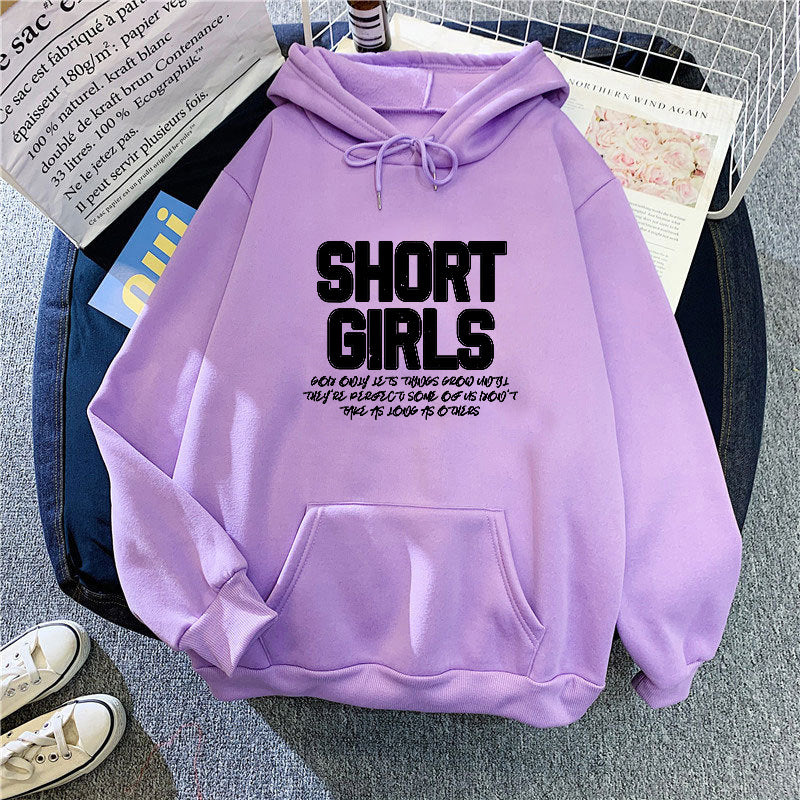 Kvinnors hoodie med iögonfallande text Mirla-Eva Jonsson