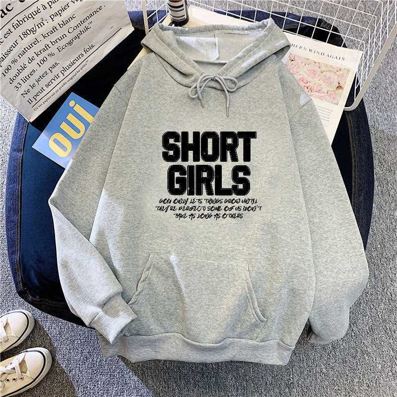 Kvinnors hoodie med iögonfallande text Mirla-Eva Jonsson