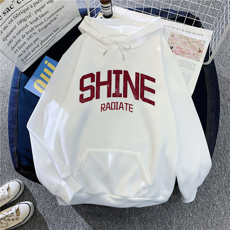 Kvinnors hoodie med iögonfallande text Mirla-Eva Jonsson