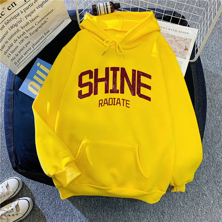 Kvinnors hoodie med iögonfallande text Mirla-Eva Jonsson