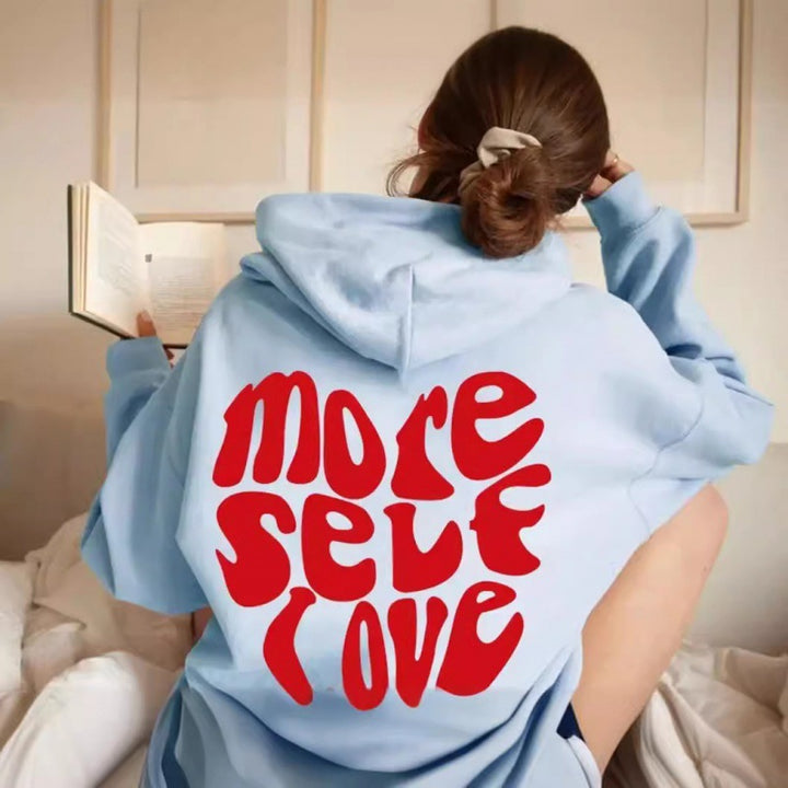 Kvinnors hoodie med iögonfallande tryck och oversized passform Mirla-Eva Jonsson