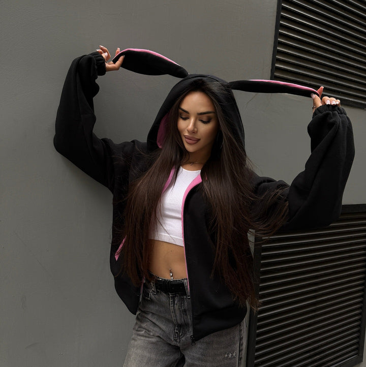 Kvinnors hoodie med kaninöron och oversize skärning Mirla-Eva Jonsson