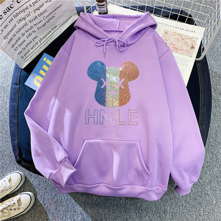 Kvinnors hoodie med konstnärlig björnmotiv Mirla-Eva Jonsson