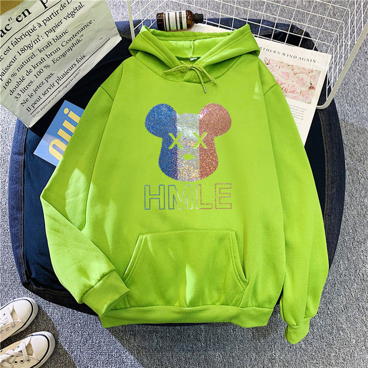 Kvinnors hoodie med konstnärlig björnmotiv Mirla-Eva Jonsson