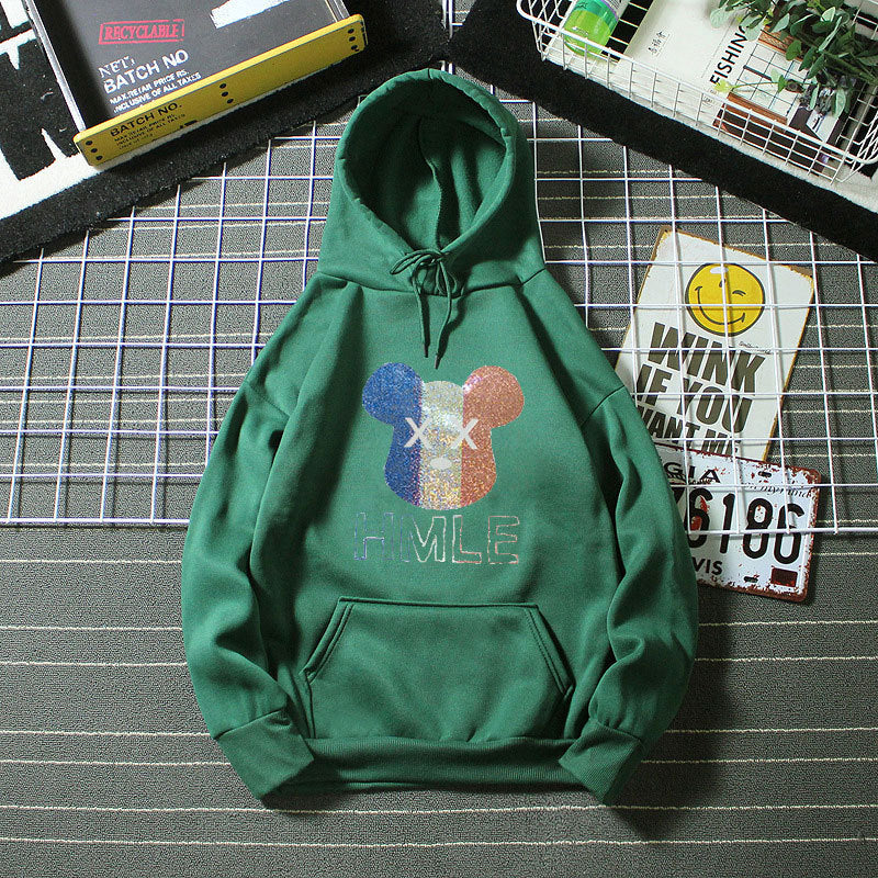 Kvinnors hoodie med konstnärlig björnmotiv Mirla-Eva Jonsson