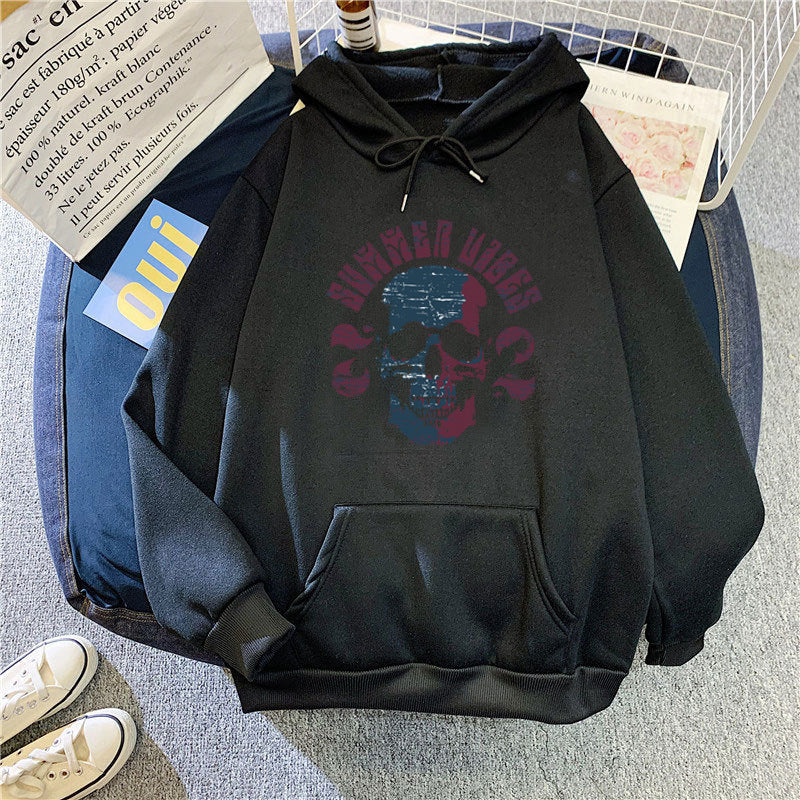 Kvinnors hoodie med konstnärlig dödskalle design Mirla-Eva Jonsson