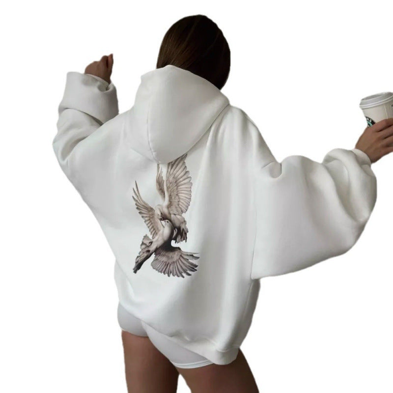 Kvinnors hoodie med konstnärlig fågeldesign och avslappnad passform Mirla-Eva Jonsson